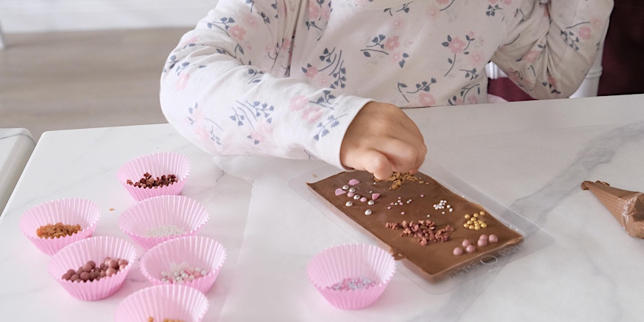 Mon Paris chocolate making