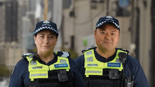 Victoria Police officers - report a crime in Moonee Ponds